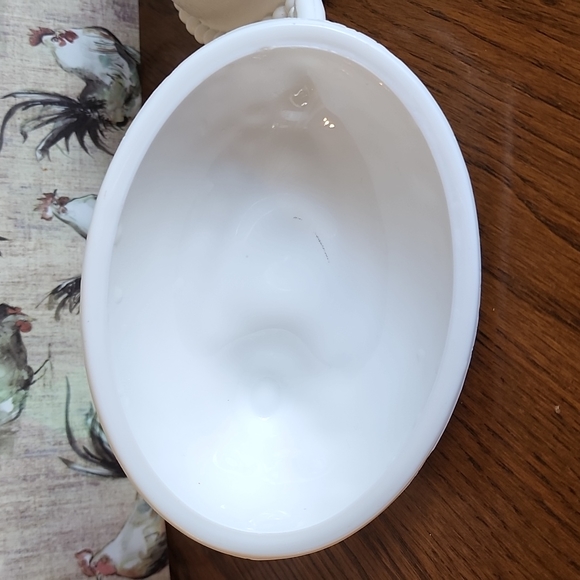 White Indiana glass  Nesting Hen - Picture 5 of 7